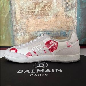Balmain White Leather Low-Top Sneakers with Red Kiss Print